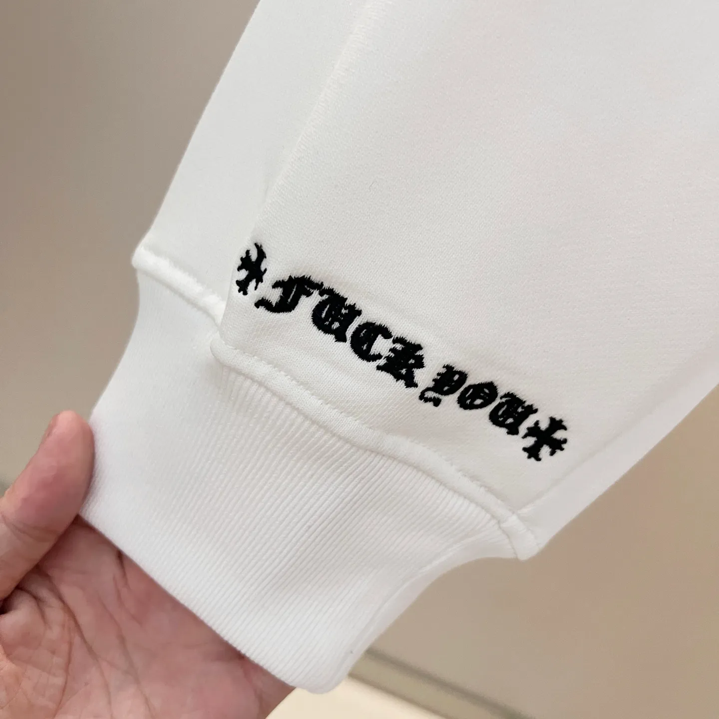 🅿️250 chrome hearts/Chrome Hearts 420g pure cotton round neck sweatshirt Sanskrit embroidery🪡 Letter LOGO logo leather label✝️Cross craft Official synchronization 1:1 original mold opening Fashion personality Versatile trend Pure original quality Original washed fabric Tag Collar label Washed wheat Three complete labels Color: Black. White. Size: XS-L